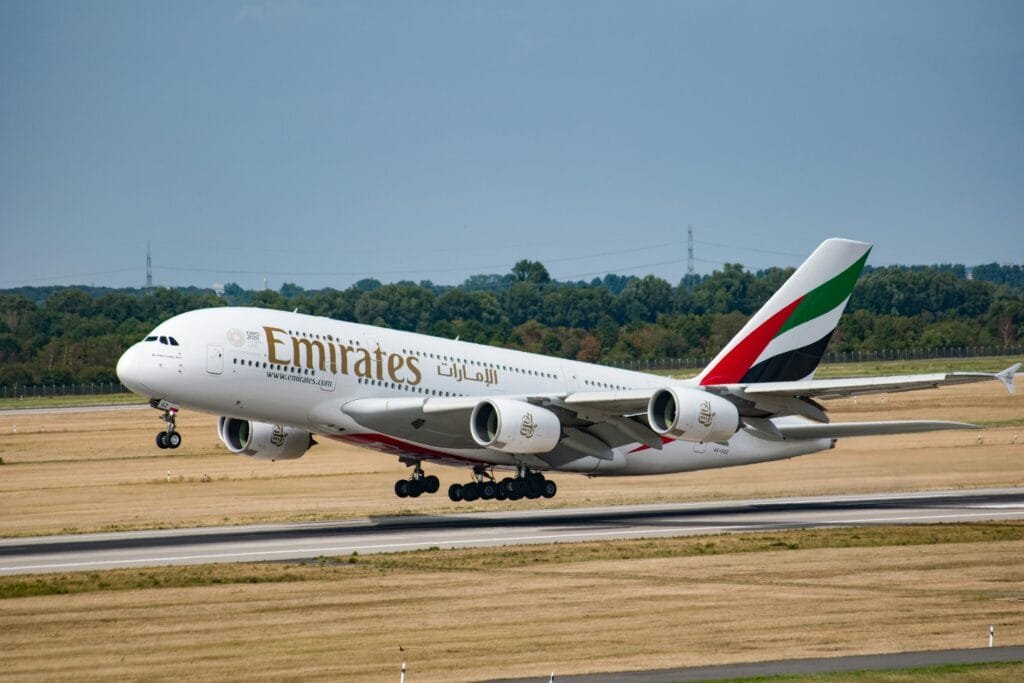 Emirates-adshad-The World's Most Famous Airlines