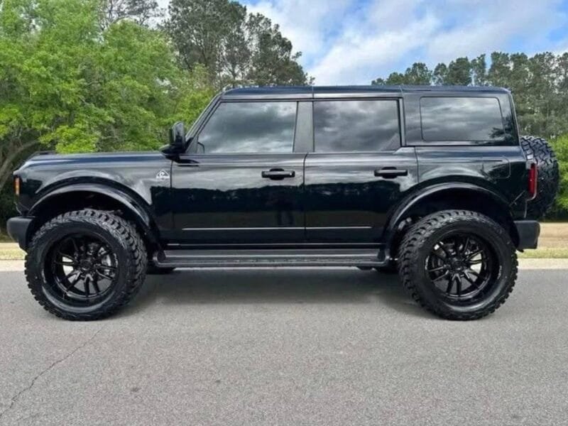 2025 Ford Bronco Outer Banks 4WD-Exclusive car shop