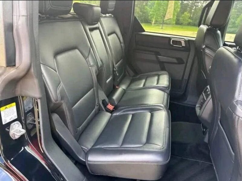 2025 Ford Bronco Outer Banks 4WD-Exclusive car shop