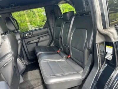 2025 Ford Bronco Outer Banks 4WD-Exclusive car shop