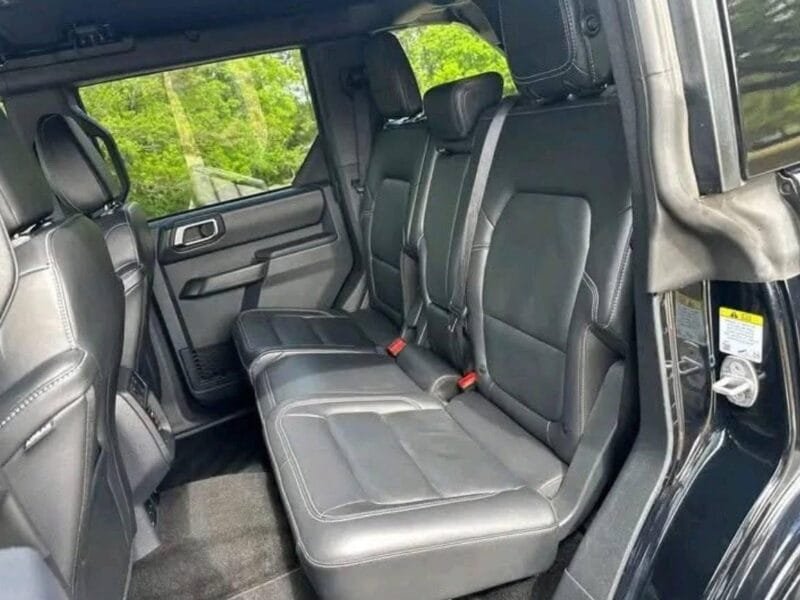 2025 Ford Bronco Outer Banks 4WD-Exclusive car shop