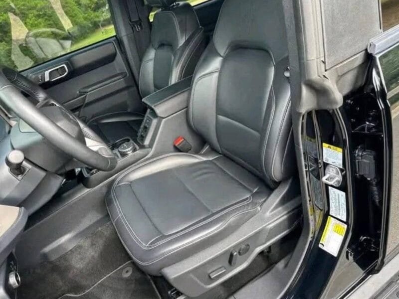 2025 Ford Bronco Outer Banks 4WD-Exclusive car shop