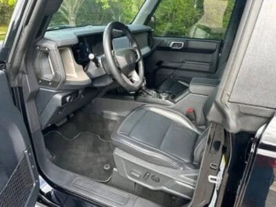 2025 Ford Bronco Outer Banks 4WD-Exclusive car shop