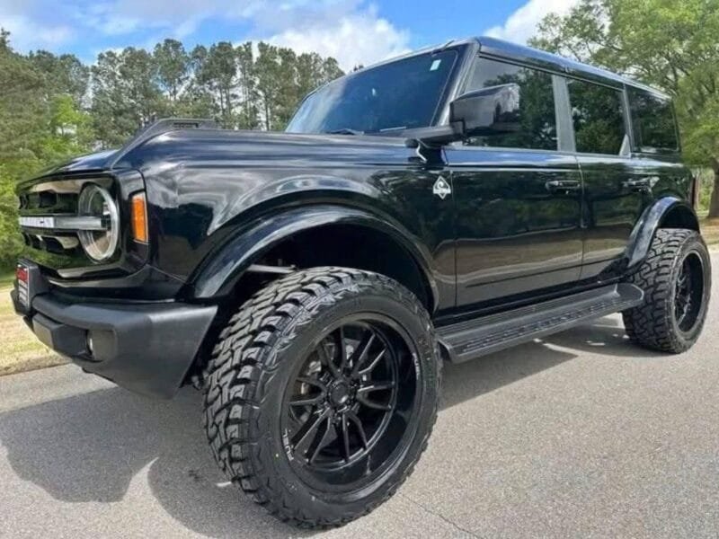 2025 Ford Bronco Outer Banks 4WD-Exclusive car shop