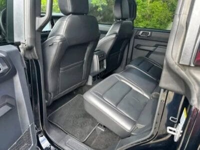 2025 Ford Bronco Outer Banks 4WD-Exclusive car shop